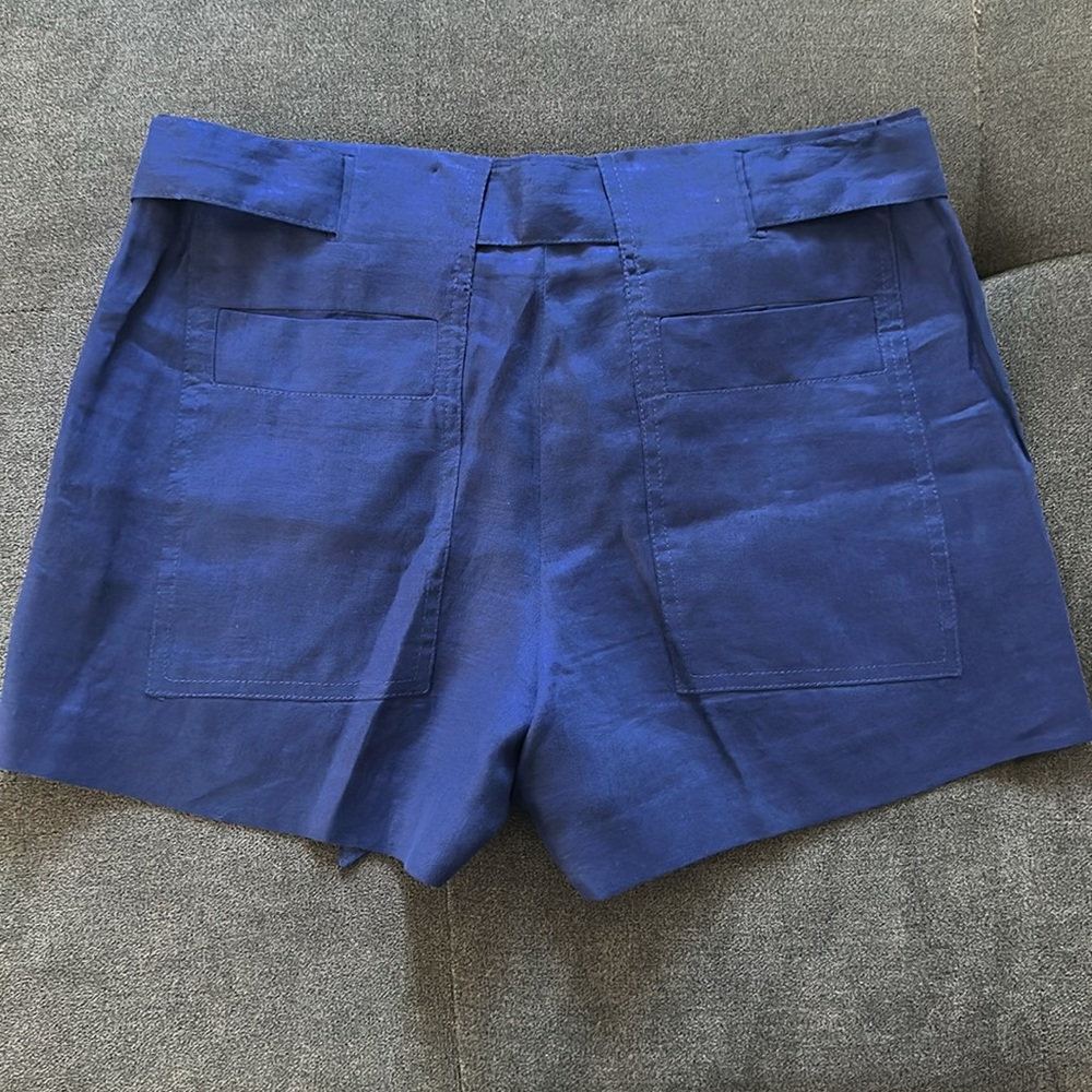 Banana Republic 100% Linen Belt Shorts - Picture 2 of 3